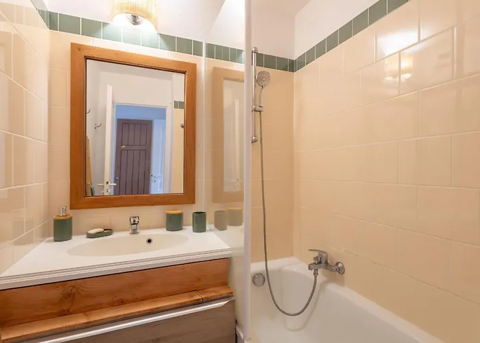 Appartement Avec Balcon Et Piscine - Golf De - 4 Pers - Fr-1-319-616 *